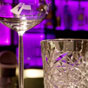 Bar in modern restaurant Den Ouden Heere met warme verlichting.